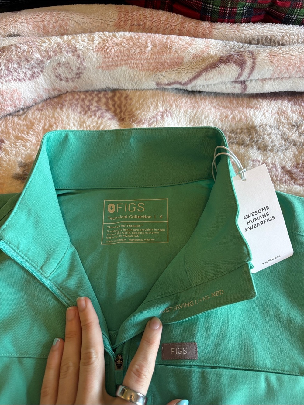 Figs scrub top - Picture 3 of 4